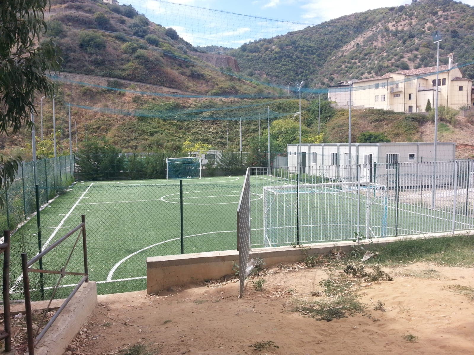 Rossano: campetto di calcio a 5 Traforo già in preda ai vandali
