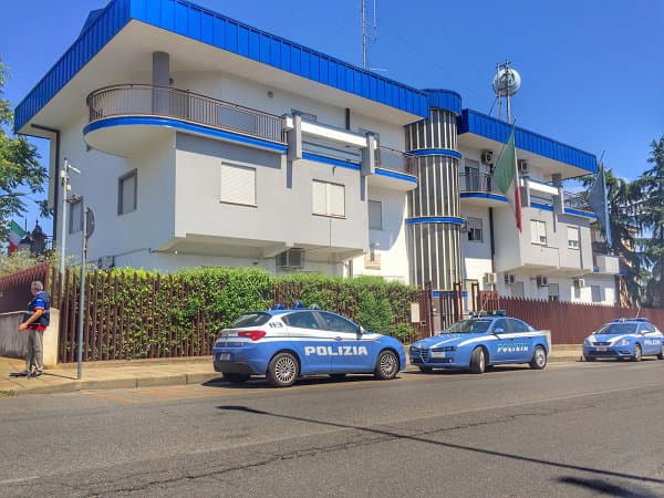 POLIZIA COMMISSARIATO Corigliano Rossano,controlli straordinari: due arresti per spaccio e detenzione stupefacente, un arresto per evasione