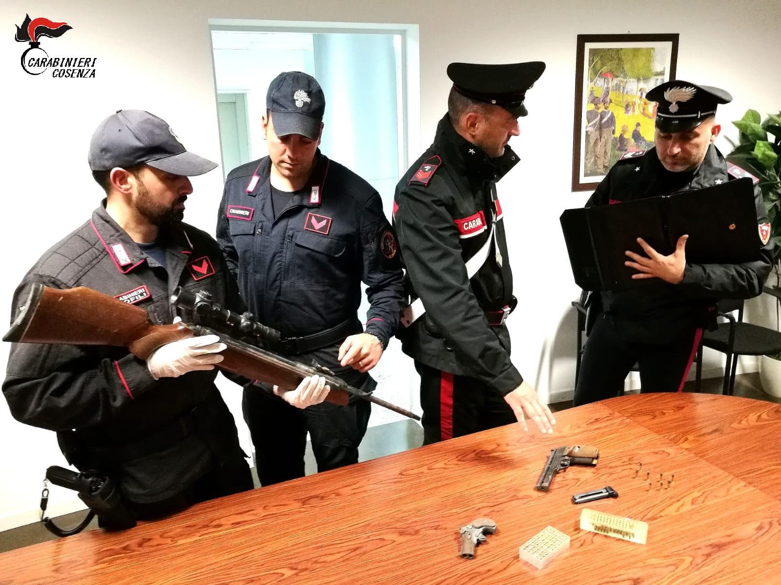 Carabinieri Rende: arrestato 48enne per detenzione illegale di armi clandestine con munizionamento e ricettazione