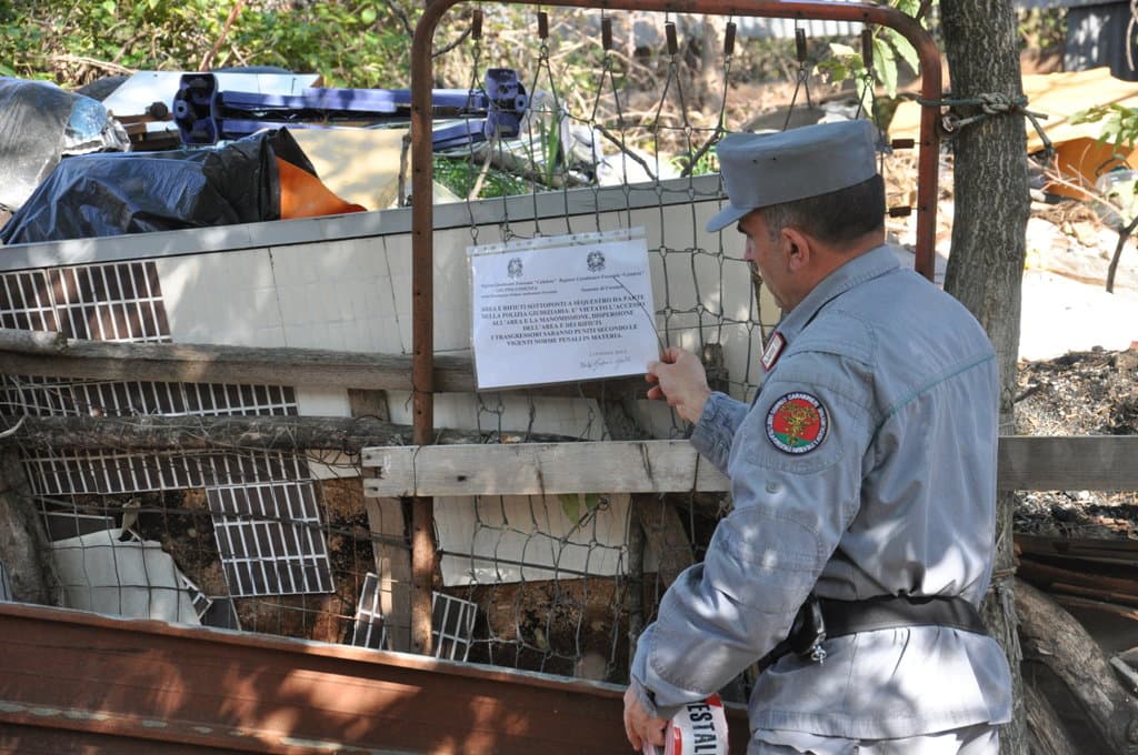 Cosenza, sequestrata area adibita a discarica abusiva