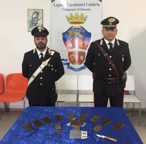 Al supermercato con un kilo di hashisc: arrestato 43enne a Mirto