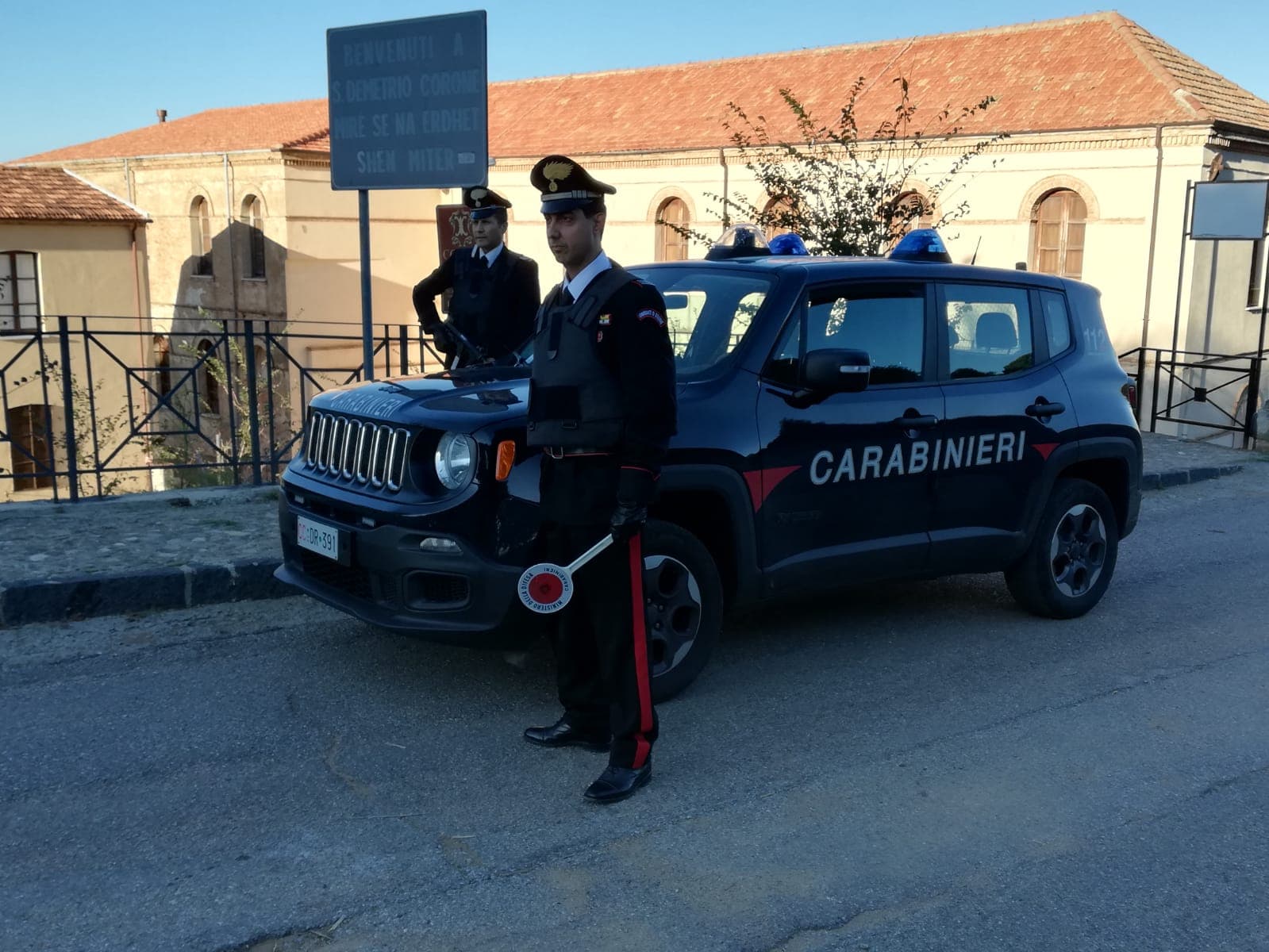 Furto di agrumi, arrestati due extracomunitari