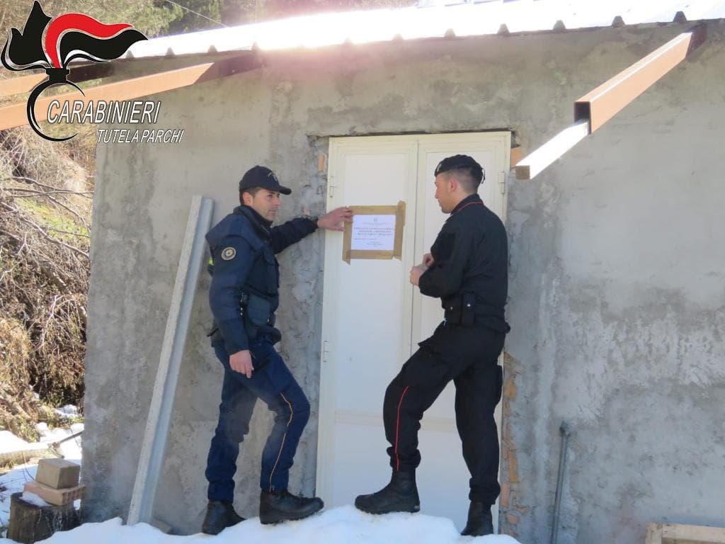 Carabinieri Forestale sequestrano manufatto abusivo