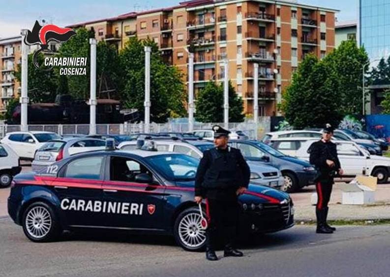 Carabinieri Cosenza: arrestano un uomo per evasione e ne denunciano altri due per droga