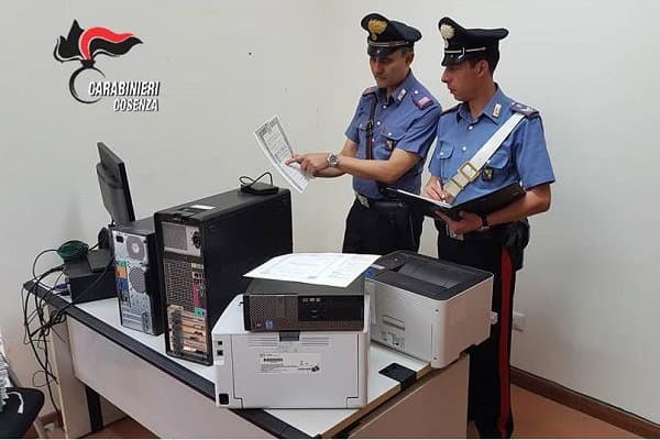 Carabinieri di Cosenza: falsificavano diplomi per poter insegnare. Indagate 25 persone