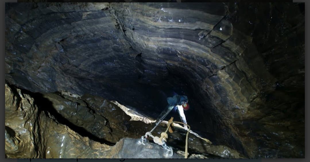 Quattro speleologi bloccati da un'ondata nell' Abisso del Bifurto