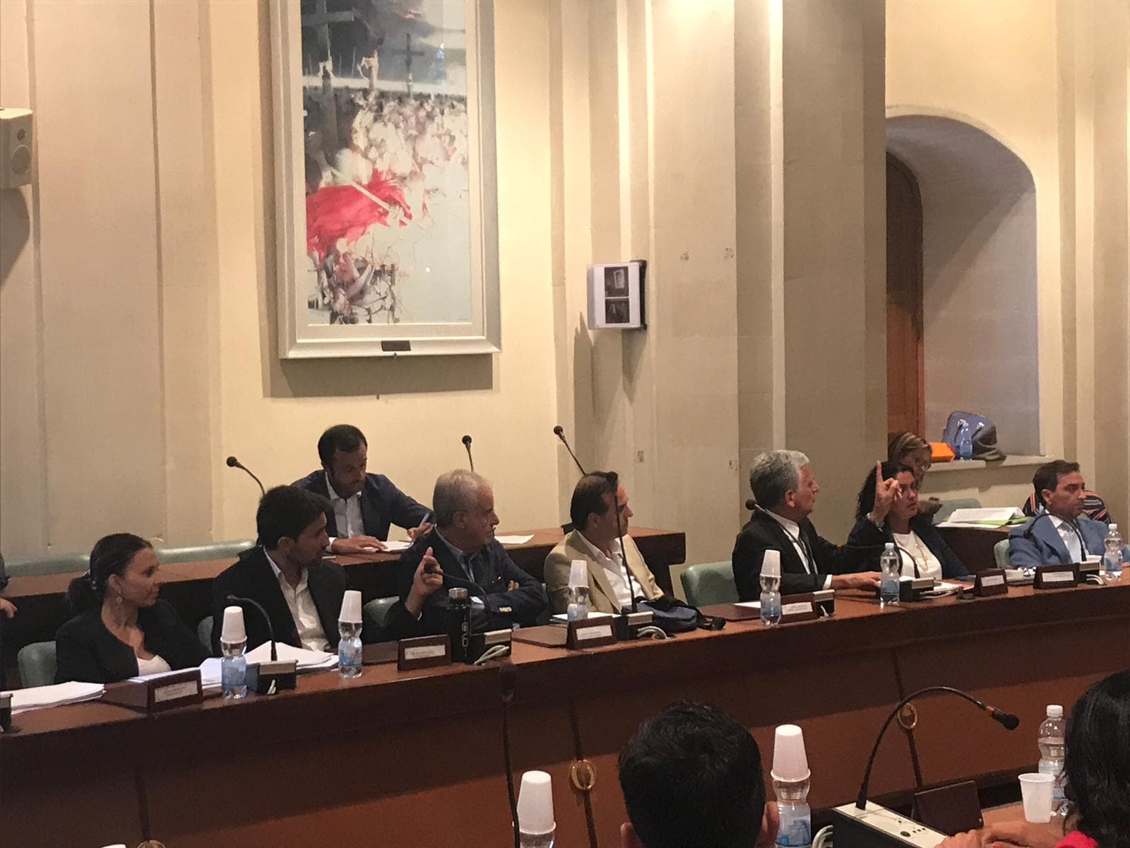 In consiglio a Corigliano Rossano: "Maggioranza, approssimazione al potere"