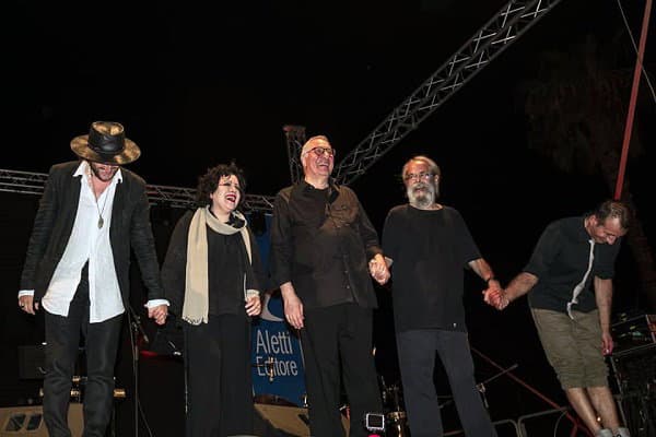 Al Federiciano" di Rocca Imperiale: una numerosa platea ha accolto "Elettroshock" lo spettacolo di Antonella Ruggiero e Damato