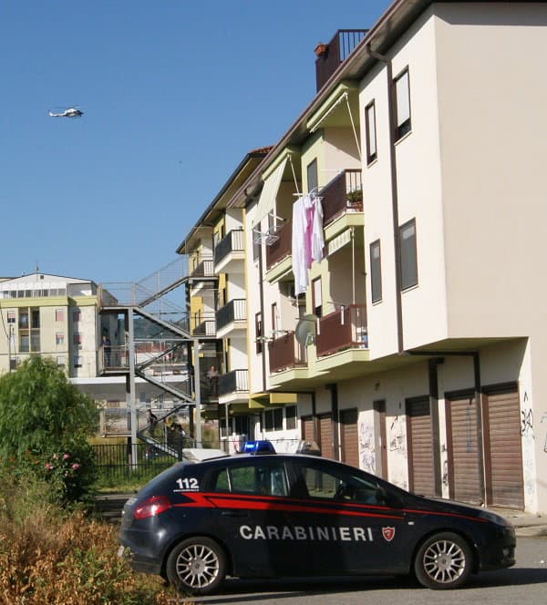 Tentano un omicidio: rintracciati dai Carabinieri mentre cercano di scappare su un bus