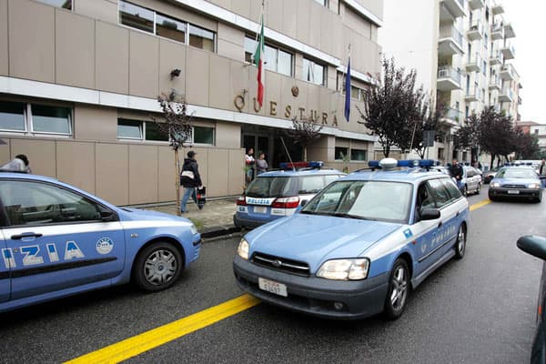 Castrovillari: rinvenuta dalla Polizia di Stato, all'interno di una carrozzeria, auto d'epoca. Denunciato un uomo
