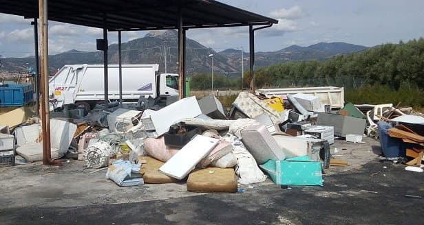 Carabinieri Forestale: posto sotto sequestro Centro Raccolta Rifiuti