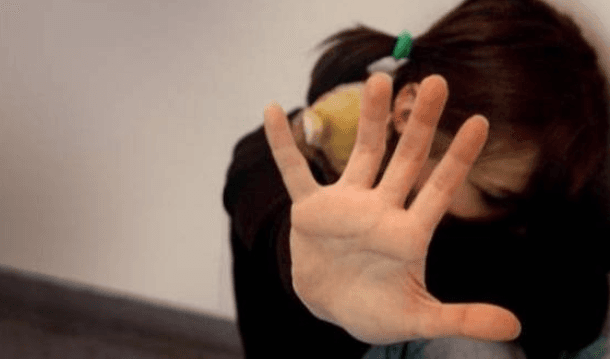 Abusava di una ragazzina: incastrato dalle telecamere. Tratto in arresto un settantenne