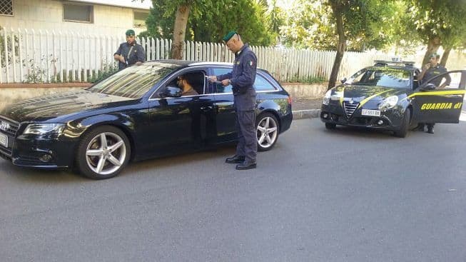 Stretta della Guardia di Finanza su suv e auto di lusso nel Cosentino
