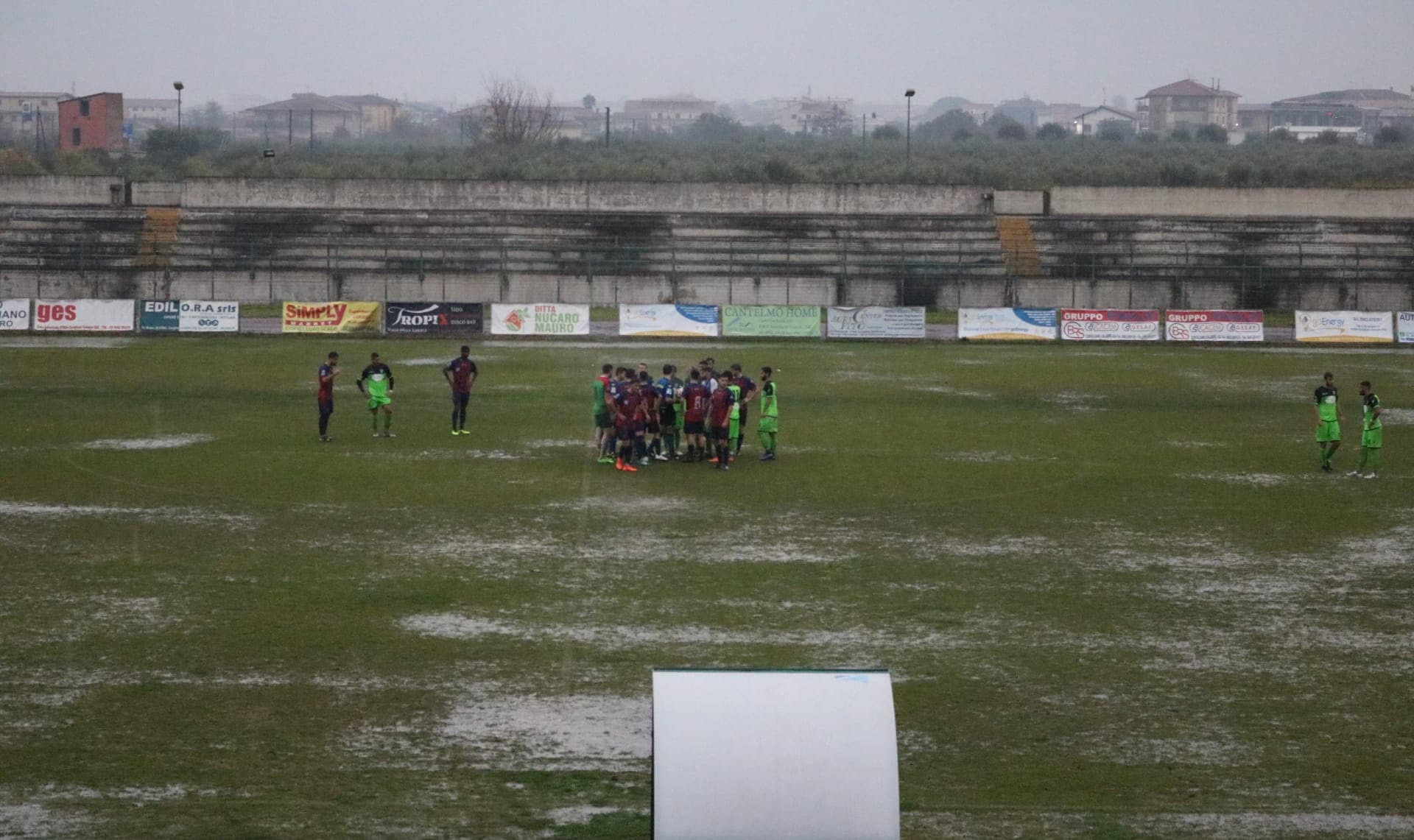 A Corigliano vince il maltempo : gara sospesa al nono del secondo tempo