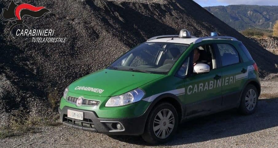 Colto in fragranza di reato: arrestato per furto di inerti