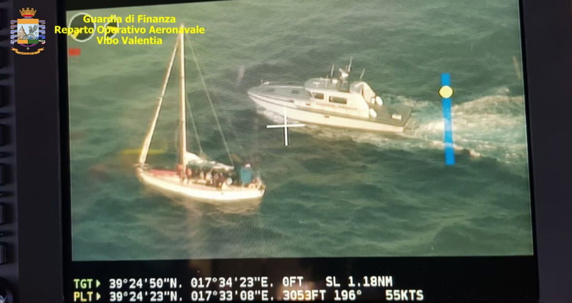 Sbarco a Corigliano, fermati i tre presunti scafisti: sono ucraini