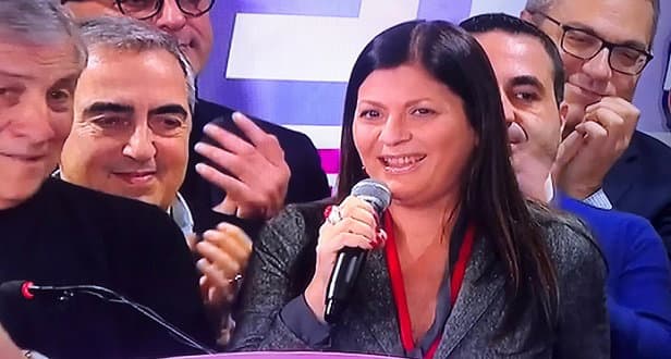 Santelli: "E' una vittoria che dedico ai giovani". Poi il blitz a sorpresa di Berlusconi