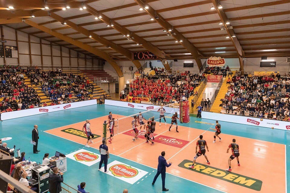 Un ritorno (non) da SuperLega per la Tonno Callipo: partita rinviata per inadeguatezza strutturale