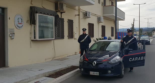 Tentato omicidio a Rocca Imperiale: un albanese accoltella il titolare di un bar