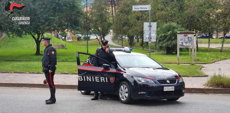 Sequestro abbigliamento contraffatto a Cosenza, denunciato un cittadino marocchino
