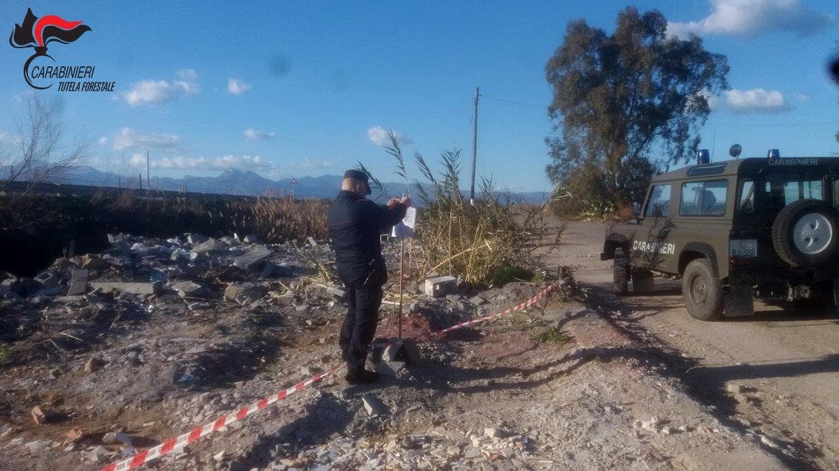 Deposito incontrollato di rifiuti, denunciato titolare di una ditta a Corigliano Rossano