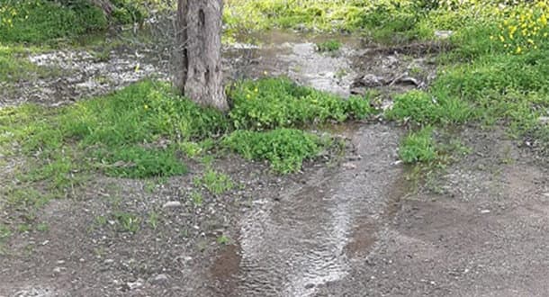 Da mesi perdita d'acqua potabile a contrada Amica. Vane le segnalazioni al Comune