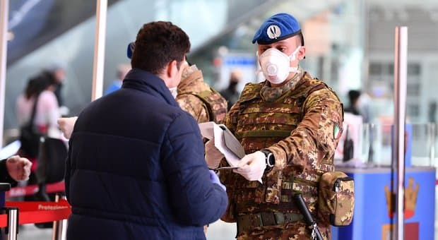 Viaggiatori diretti al Sud bloccati alla stazione di Milano