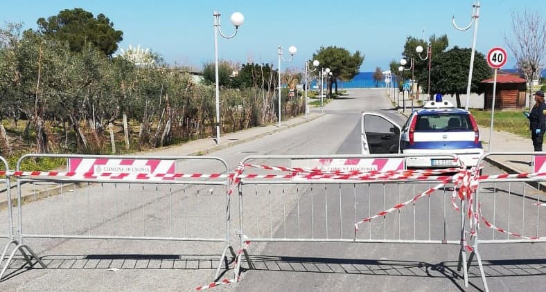 Coronavirus, a Crosia l'Asp mette in isolamento 8 persone. Chiusa l'intera area di Centofontane.