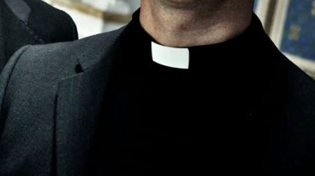 Parroco abusa sessualmente di un minore, rinviato a giudizio