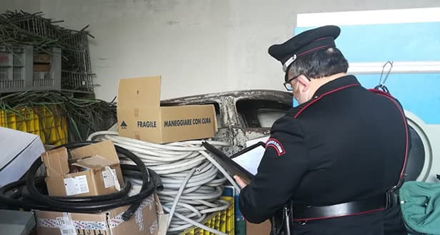 I carabinieri trovano un deposito di merce rubata durante l'emergenza coronavirus