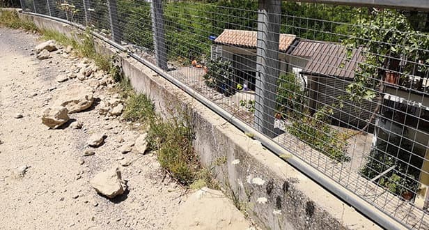 Corigliano-Rossano, frana un costone roccioso: ci sono feriti e famiglie evacuate a Celadi