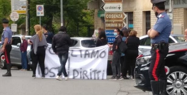 L'insofferenza di Corigliano-Rossano: ora anche Cantinella inscena la protesta