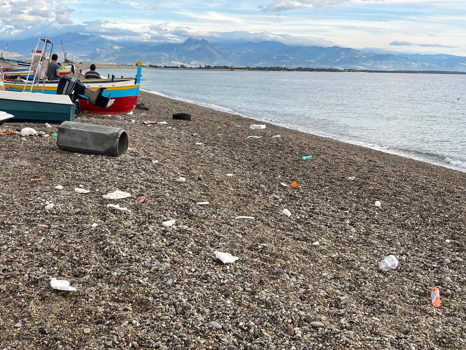 La denuncia di Movimento del Territorio: spiaggia libera di Schiavonea nel degrado