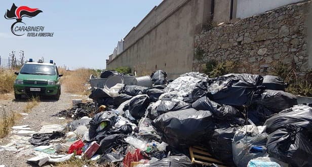 Abbandono rifiuti e sbancamenti abusivi: sequestri e denunce a Spezzano Albanese
