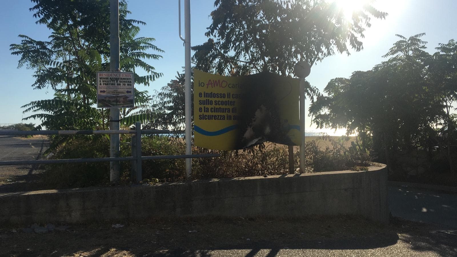 Il sindaco di Cariati denuncia nuovo atto vandalico: pochi barbari distruggono la città