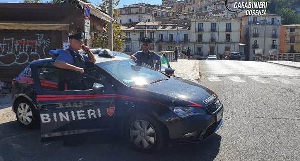 Sorpreso mentre tentava un furto in una concessionaria: arrestato