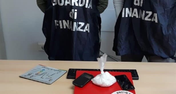Detenzione di sostanze stupefacenti, arrestati