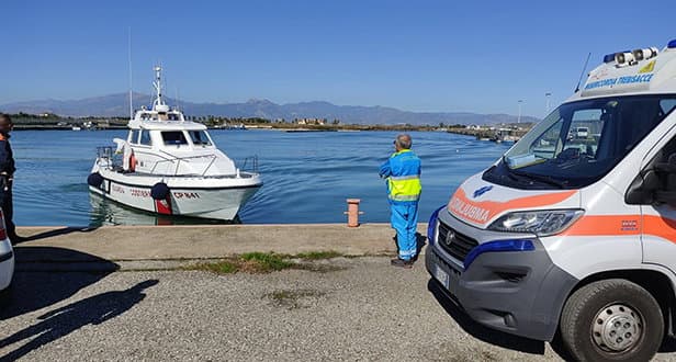 Incidente a bordo di una nave mercantile: marittimo salvato dalla Guardia Costiera