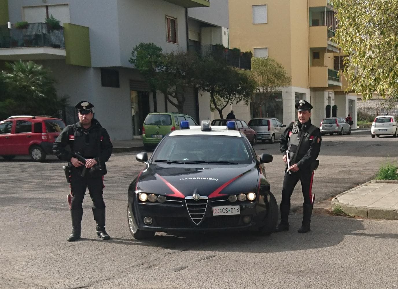 Corigliano-Rossano, due conviventi litigano e arriva il vicino con la pistola. Arrestato dai Carabinieri