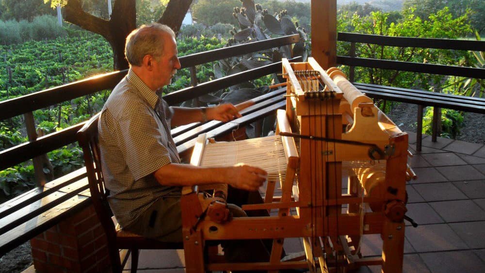 Dalla Valle del Trionto alle passerelle di Fendi: ecco il filato di ginestra del maestro tessitore Filippelli