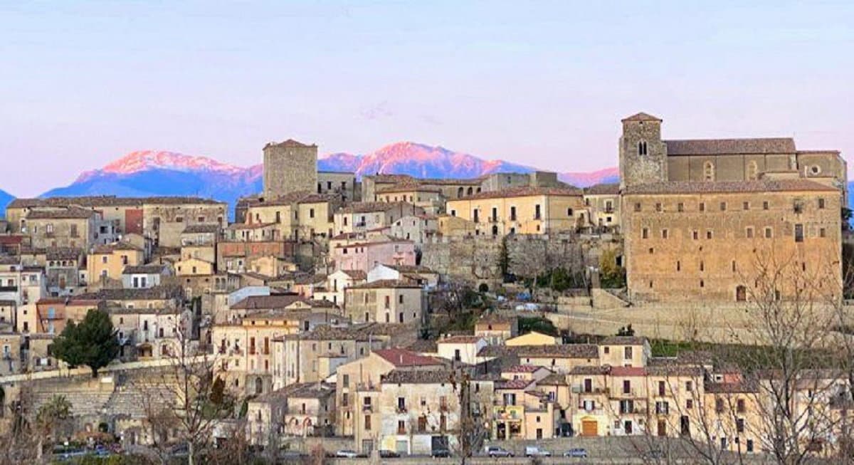 Altomonte ospita la Mostra dell’artista calabrese di fama internazionale Franco Azzinari
