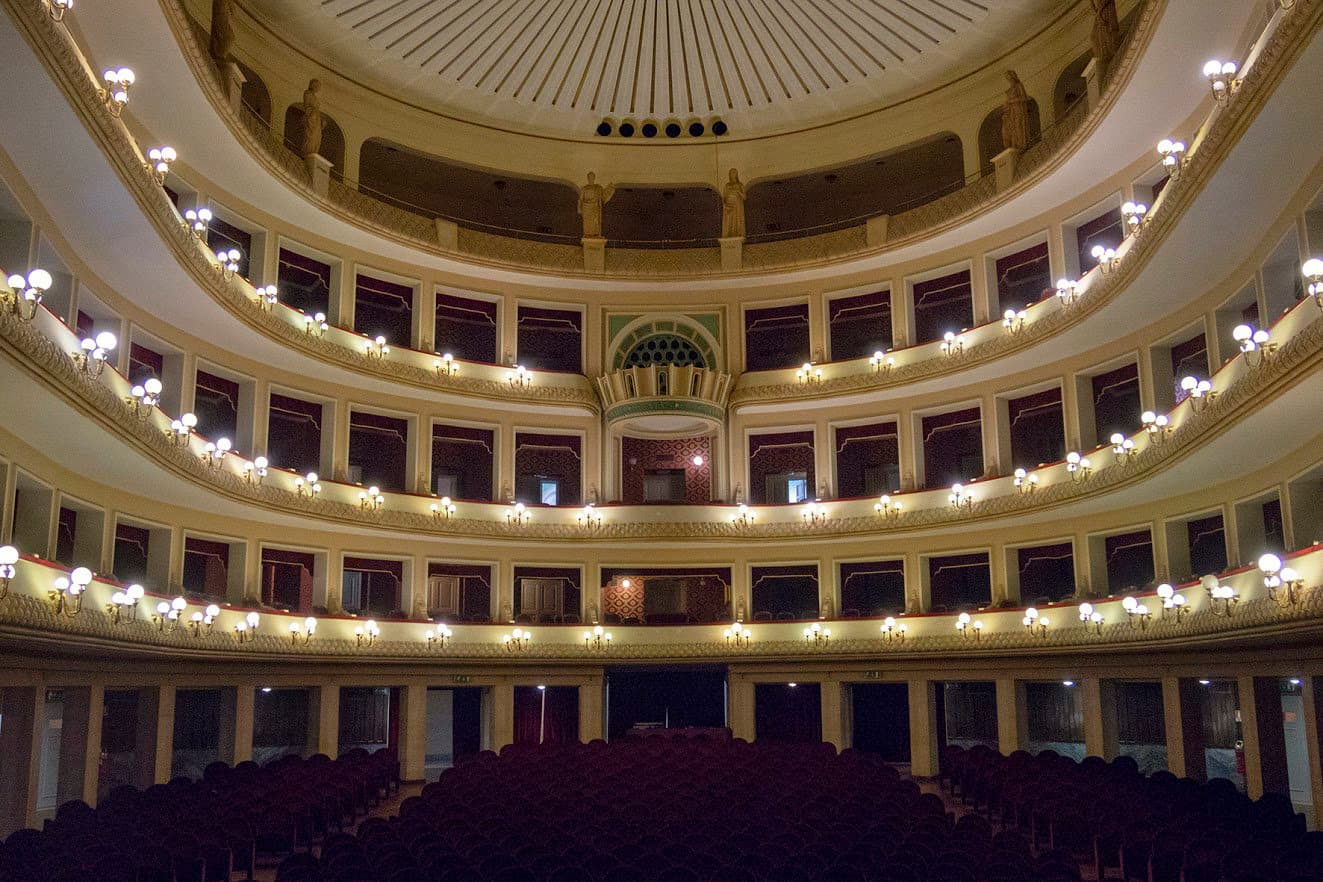 Teatro in Calabria, c'è l'avviso per progetti speciali: aiuti per 450mila euro