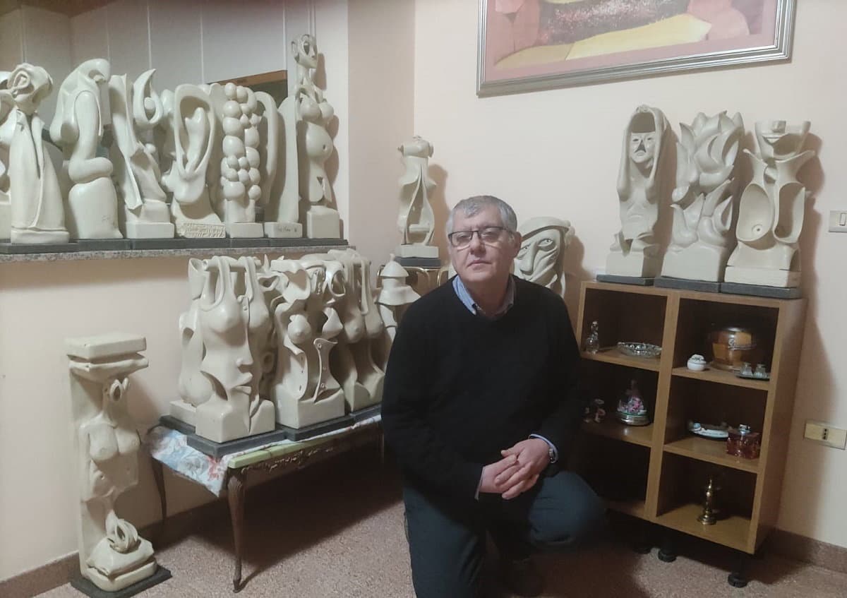 Esseri surreali “prendono vita” dalla pietra leccese grazie allo scultore Oliva
