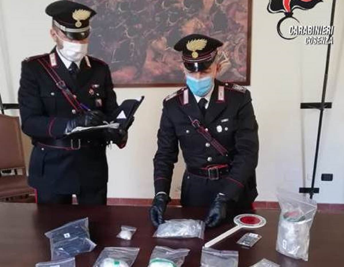Cosenza, 30enne arrestato per detenzione di sostanze stupefacenti ai fini di spaccio