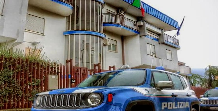 Corigliano-Rossano, spacciatore nasconde la cocaina dentro gli ovetti Kinder: arrestato