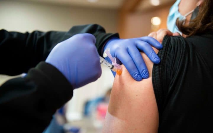 Vaccini, a Castrovillari 4.500 persone rischiano di rimanere senza la seconda dose