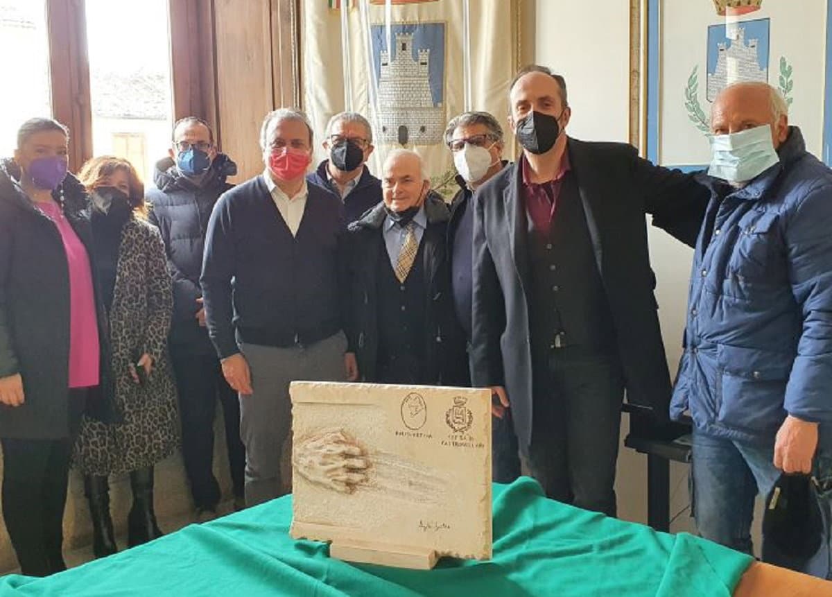 Castrovillari, consegnata a Franco Avolio una targa per i 50 anni a servizio dello sport