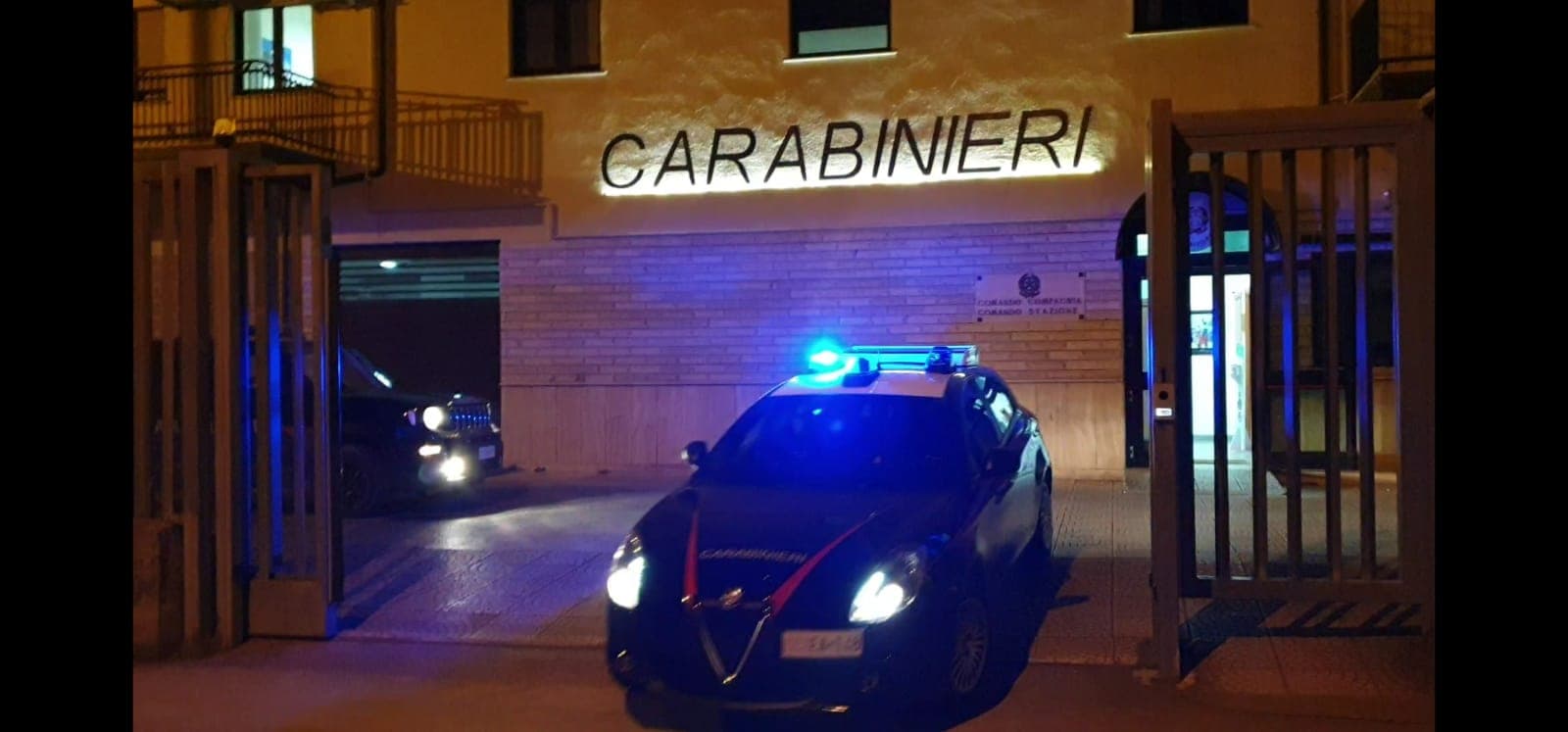Butta la marijuana dal finestrino durante un inseguimento: fermato un 33enne. Era pure ubriaco