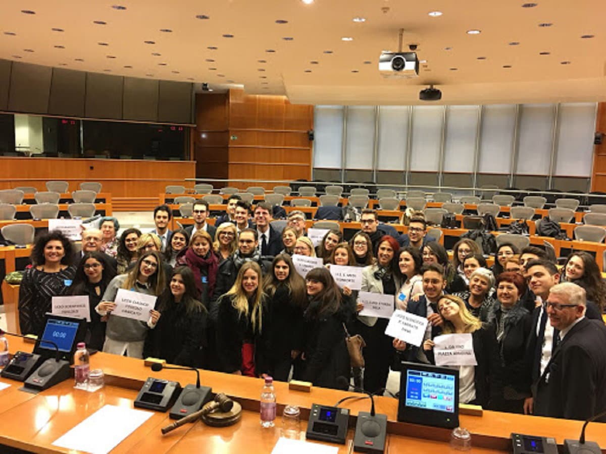 Scuola, pubblicato il nuovo bando “La scuola entra nel Parlamento europeo”