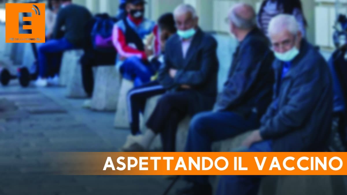 «Da noi vaccinano i giovani prima delle persone fragili»